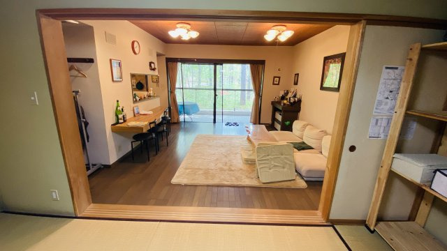 浅間ハイランドパーク プルミエールA棟1階 1LDKの居間・リビング