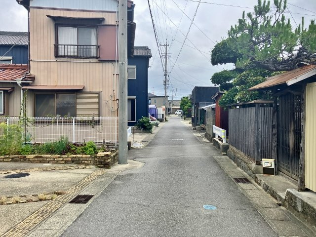 碧南市音羽町３丁目の前面道路含む現地写真