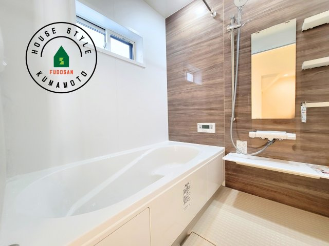 合志市幾久富第1-2棟（5号棟）の内観：施工例|1日の疲れを癒してくれる広々バスルーム。雨の日のお洗濯にも大活躍な浴室乾燥機付です！