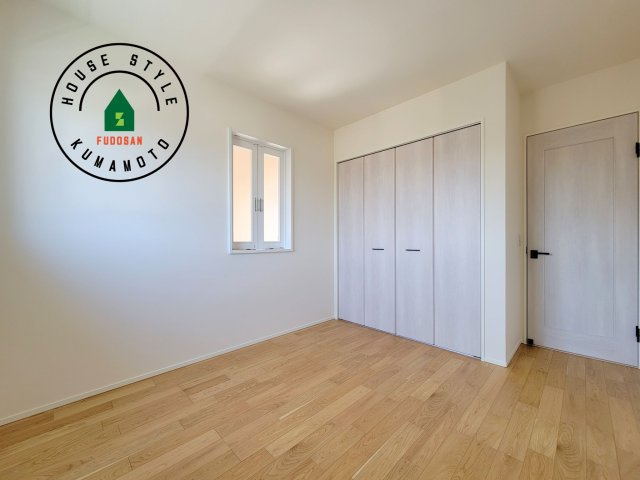 合志市幾久富第1-2棟（5号棟）の内観：施工例|採光良好な洋室は全居室、複層ガラスの遮熱効果と断熱効果で、一年中快適に過ごせます。