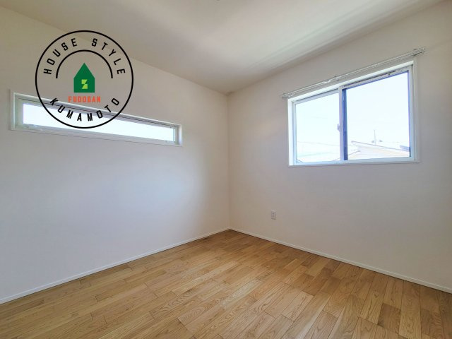 合志市幾久富第1-2棟（5号棟）の内観：施工例|穏やかな光が差し込む室内には、穏やかな時間が流れます。