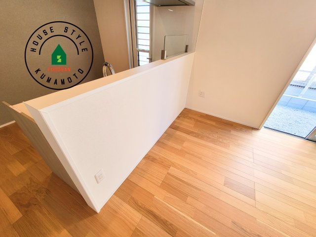 合志市幾久富第1-2棟（5号棟）の内観：施工例|キッチンから立ち込める香りが今日の料理を期待させます。