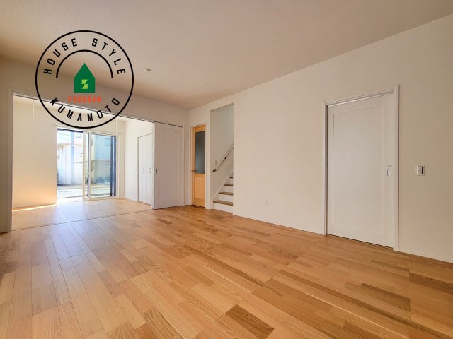 合志市幾久富第1-2棟（5号棟）の内観：施工例|多くの時間を過すことになるリビングだからこそ、いつも穏やかな空間・解放感が味わえ毎日が充実します。