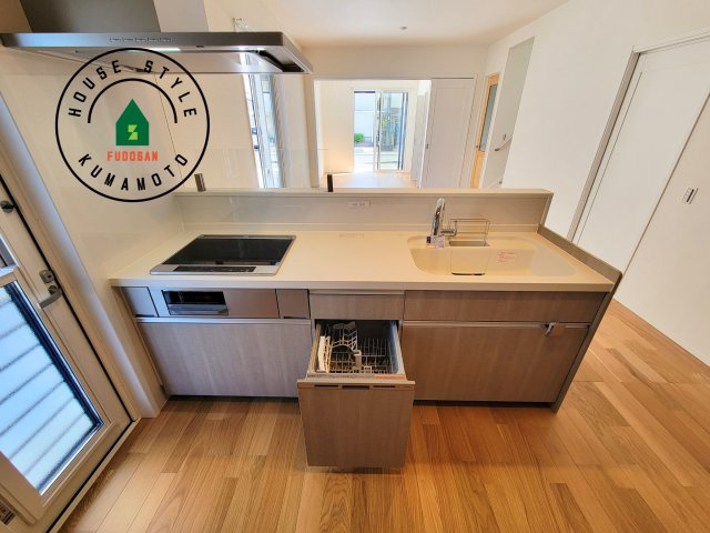合志市幾久富第1-2棟（5号棟）の内観：施工例|ご家族を近くに感じられる対面キッチンのLDK。会話もはずみそうですね。
