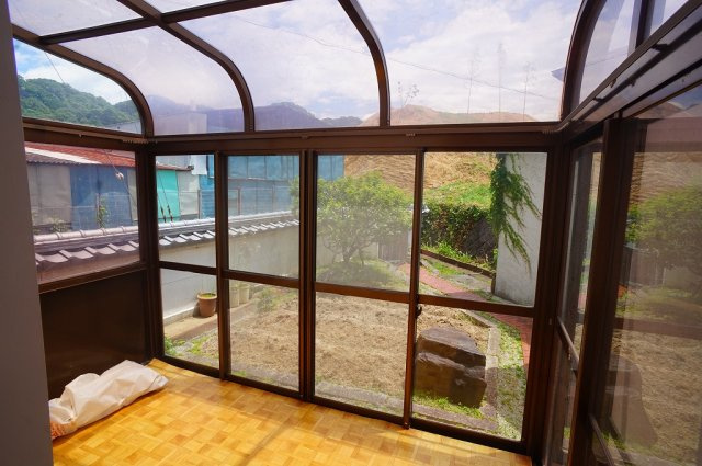 【内装】 | 奈良県御所市大字栗阪329-2 | キッチンの奥にあるサンルームです☆サンルームの横に勝手口もあります♪