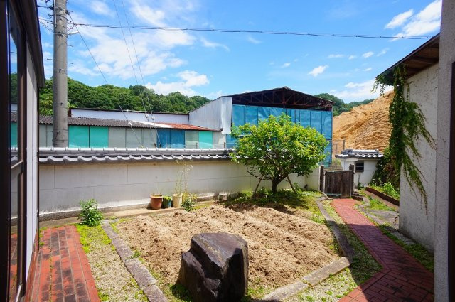 【庭】 | 奈良県御所市大字栗阪329-2 | サンルーム前にあるお庭です☆