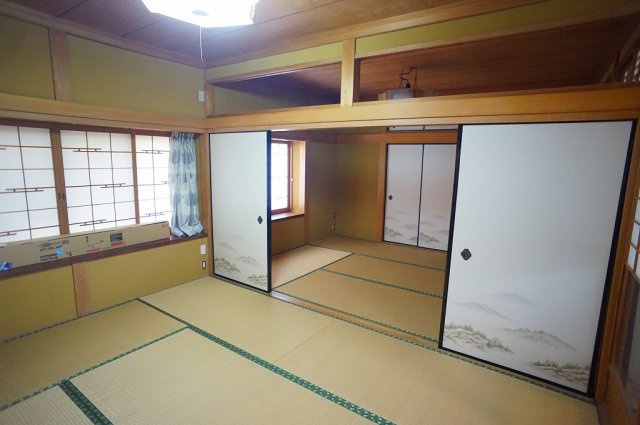 【内装】 | 奈良県御所市大字栗阪329-2 | 敷地南側「和室6帖」と「和室6帖」の続き間です。