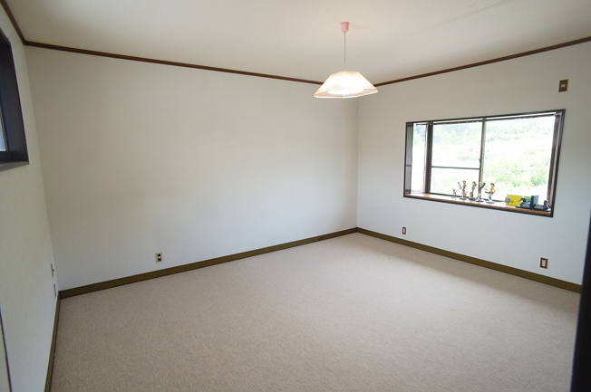 【子供部屋】 | 奈良県御所市大字栗阪329-2 | 【2階：西側の洋室】