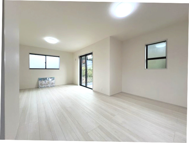 青梅市長淵３丁目　新築戸建全7棟の居間・リビング|日常的な子育てや、家事動線にちゃんと配慮した、子どもの様子が見やすいプラン設計。