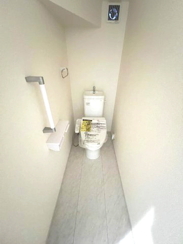 青梅市長淵３丁目　新築戸建全7棟のトイレ|1階トイレには快適な温水洗浄便座付