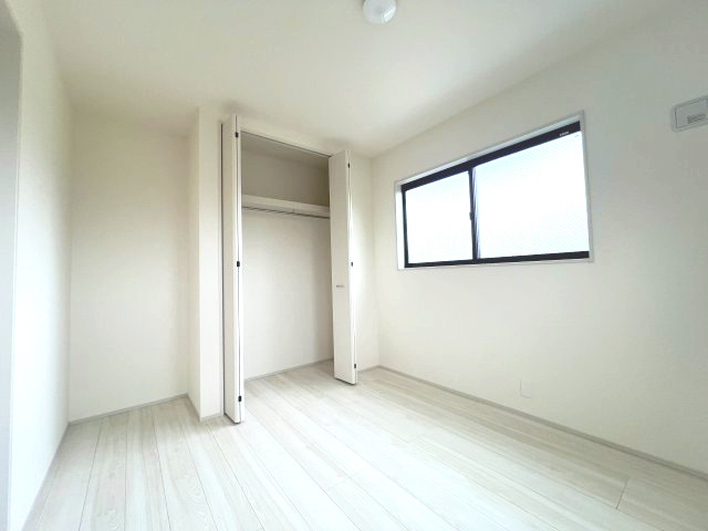 青梅市長淵３丁目　新築戸建全7棟の洋室|【洋室1】収納スペース