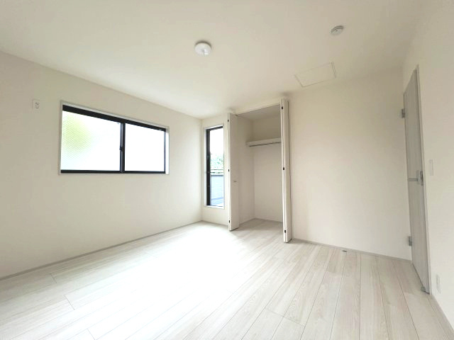 青梅市長淵３丁目　新築戸建全7棟の居間・リビング|収納スペース