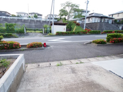 【前面道路含む現地写真】 | リセットハウス　南向台１丁目４－６ | ★内覧予約でブランド米2kg★