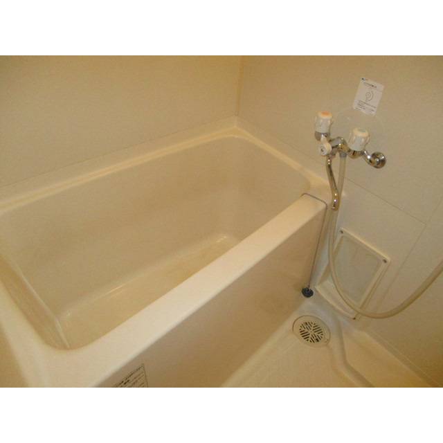 ノーブル駅東の浴室