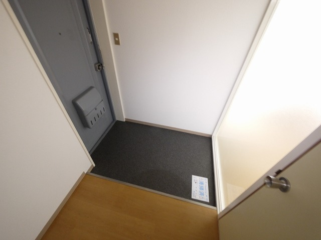 矢追マンションの玄関