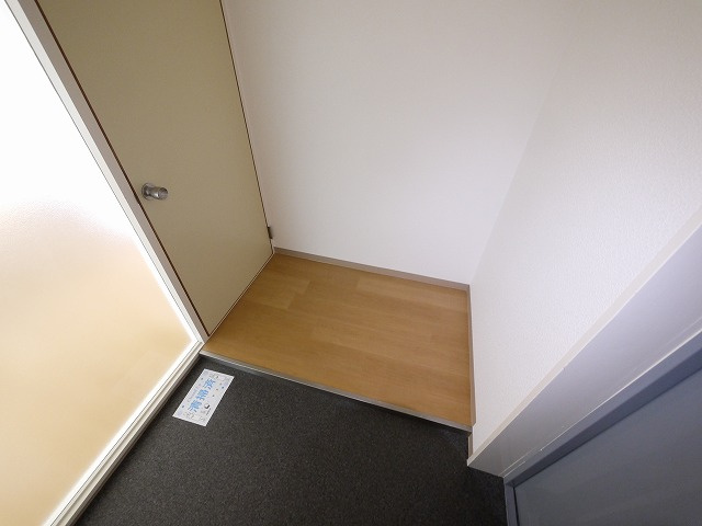 矢追マンションの玄関
