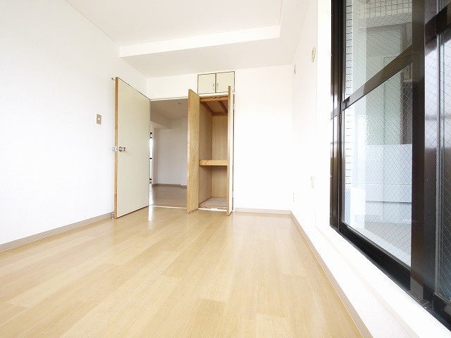 矢追マンションの洋室