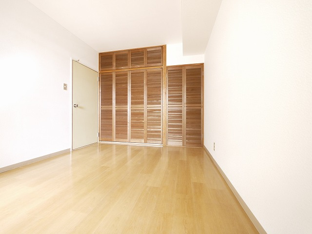 矢追マンションの洋室