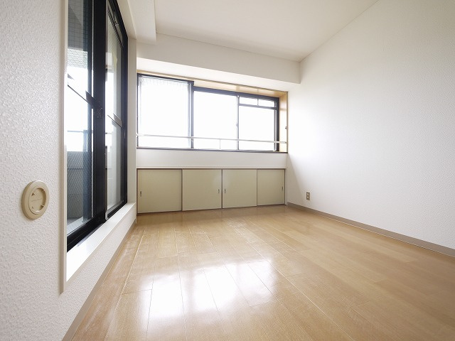 矢追マンションの寝室