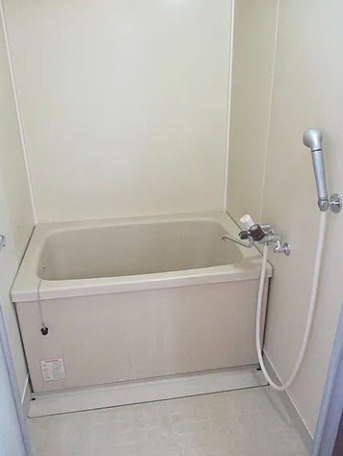 第1HIROハイツ【10.000円キャッシュバック対象】の浴室|落ち着いた空間のお風呂です