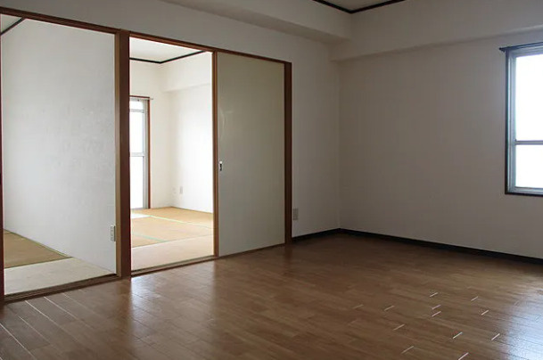 第1HIROハイツ【10.000円キャッシュバック対象】の居間・リビング|使いやすいリビングです