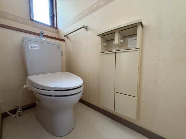 松山市南白水２丁目　戸建てのトイレ
