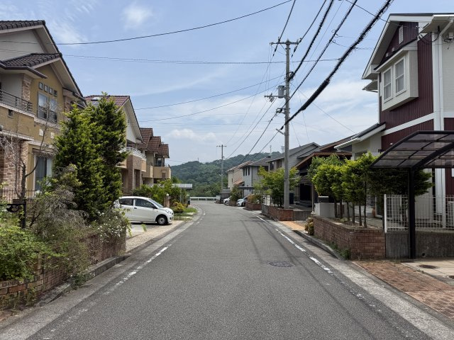 松山市南白水２丁目　戸建ての前面道路含む現地写真