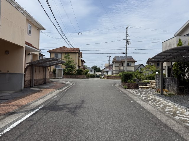 松山市南白水２丁目　戸建ての前面道路含む現地写真