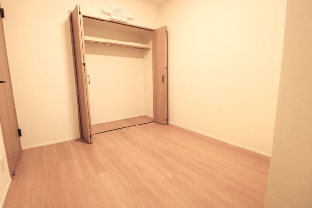 【洋室】 | ライオンズマンション上福岡第3　（ふじみ野店） | 洋室4.6帖
木の温もりが優しいフローリング