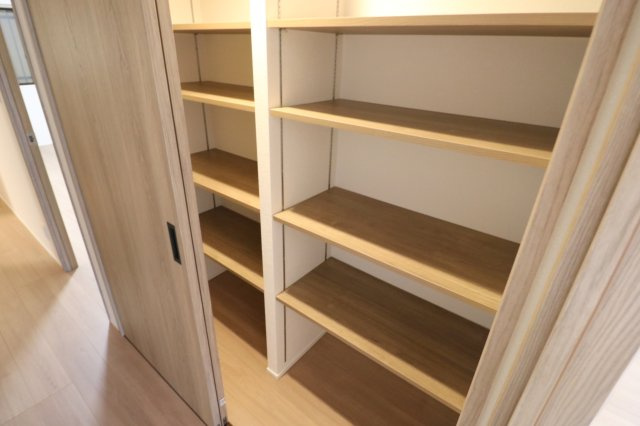 【収納】 | ライオンズマンション上福岡第3　（ふじみ野店） | 廊下収納
大容量の廊下収納でお部屋もスッキリ！