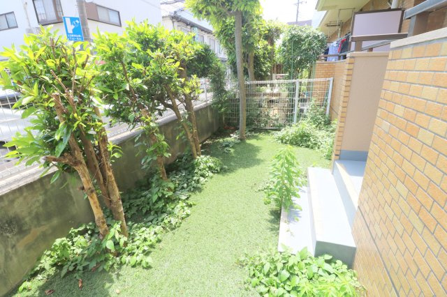 【庭】 | ライオンズマンション上福岡第3　（ふじみ野店） | プライベートガーデン
ガーデニングも楽しめますね！
