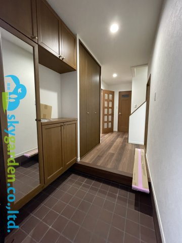 茅ヶ崎市香川4丁目　中古戸建の玄関