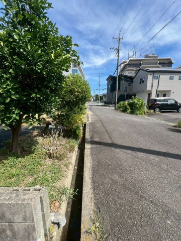 【前面道路含む現地写真】の画像