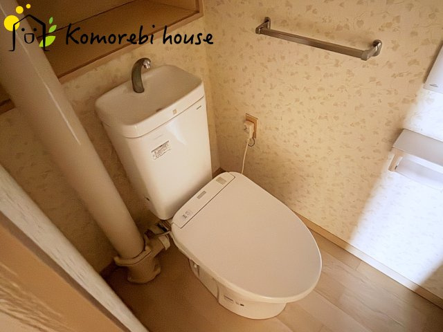 パークタウン若宮　1号棟のトイレ|棚のあるトイレです