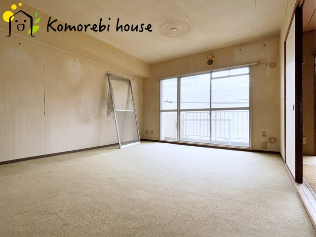 パークタウン若宮　1号棟の居間・リビング|14.5帖のリビングです