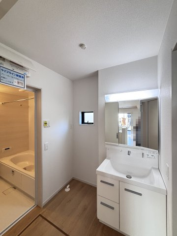 広島市安佐南区安東４丁目の新築一戸建の独立洗面台