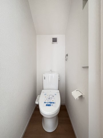 広島市安佐南区安東４丁目の新築一戸建のトイレ