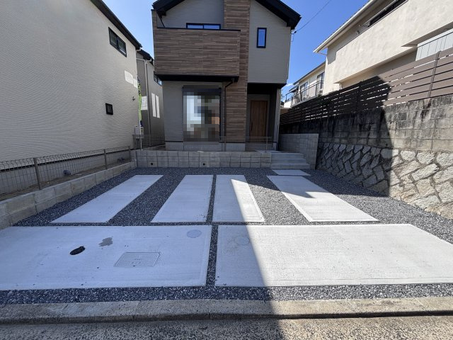 広島市安佐南区安東４丁目の新築一戸建の駐車場