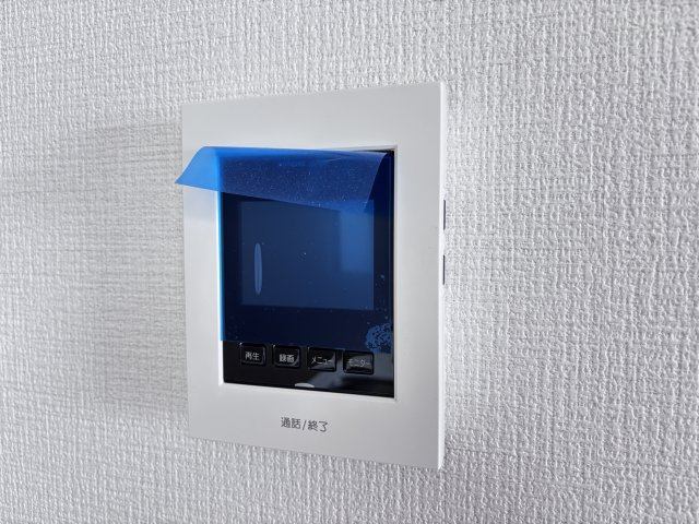 広島市安佐南区安東４丁目の新築一戸建のセキュリティ|顔が見える安心感。TVモニター付きインターホンで、日々の暮らしがより安全に。
