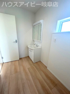 【独立洗面台】 | 瑞穂市生津天王東町新築建売全3棟！耐震＋制震のお家！お車並列3台可能！インナーバルコニーのあるお家！ | 瑞穂市生津天王東町新築建売全3棟！耐震＋制震のお家！お車並列3台可能！インナーバルコニーのあるお家！