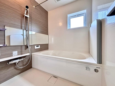 【浴室】 | 【Blooming Garden】花小金井前沢２期 | 2階に洗面室がある間取りなので、【洗濯→物干し→衣類の収納】が効率よく行える洗濯動線スムーズなお住まいです。