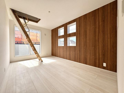 【洋室】 | 【Blooming Garden】花小金井前沢２期 | ロフト付きの洋室。ロフトの収納力がある分、お部屋のスペースを広く使えます