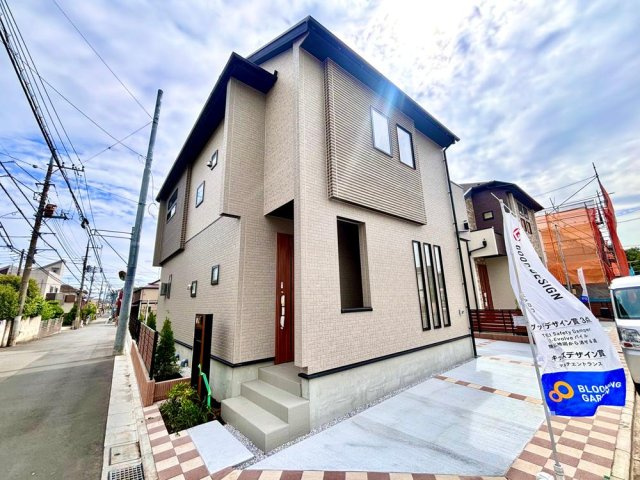 【Blooming Garden】花小金井前沢２期の外観|
繰り返す地震に効果を発揮する制震ダンパーが標準装備！建物を「面」で支える耐震性に優れたベタ基礎！