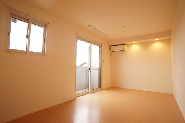 アロマレジデンス松ヶ丘の居間・リビング