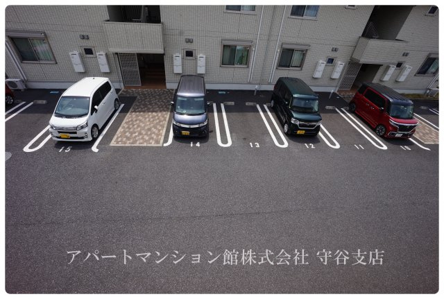 グランメゾン松ヶ丘Aの駐車場