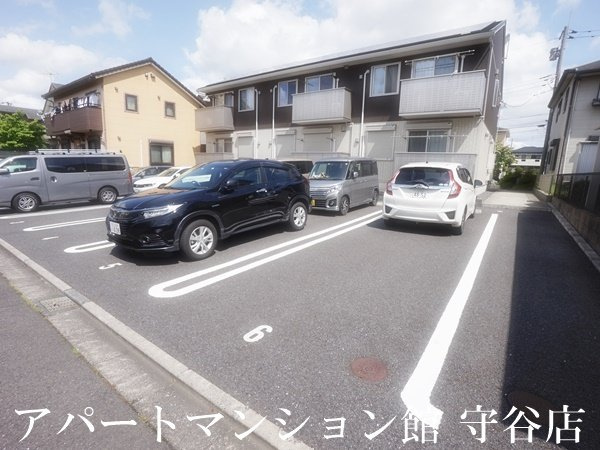 グランメゾン美園の駐車場
