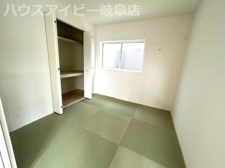 【和室】 | 瑞穂市生津天王東町新築建売全3棟！耐震＋制震のお家！お車並列3台可能！インナーバルコニーのあるお家！ | 瑞穂市生津天王東町新築建売全3棟！耐震＋制震のお家！お車並列3台可能！インナーバルコニーのあるお家！