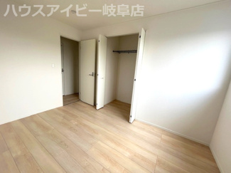 【洋室】 | 瑞穂市生津天王東町新築建売全3棟！耐震＋制震のお家！お車並列3台可能！インナーバルコニーのあるお家！ | 瑞穂市生津天王東町新築建売全3棟！耐震＋制震のお家！お車並列3台可能！インナーバルコニーのあるお家！