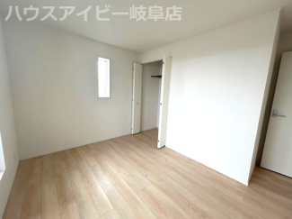 【洋室】 | 瑞穂市生津天王東町新築建売全3棟！耐震＋制震のお家！お車並列3台可能！インナーバルコニーのあるお家！ | 瑞穂市生津天王東町新築建売全3棟！耐震＋制震のお家！お車並列3台可能！インナーバルコニーのあるお家！