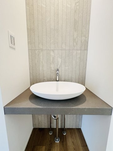 NATURAL EDGE― 松風台の静寂と美意識 ―の玄関